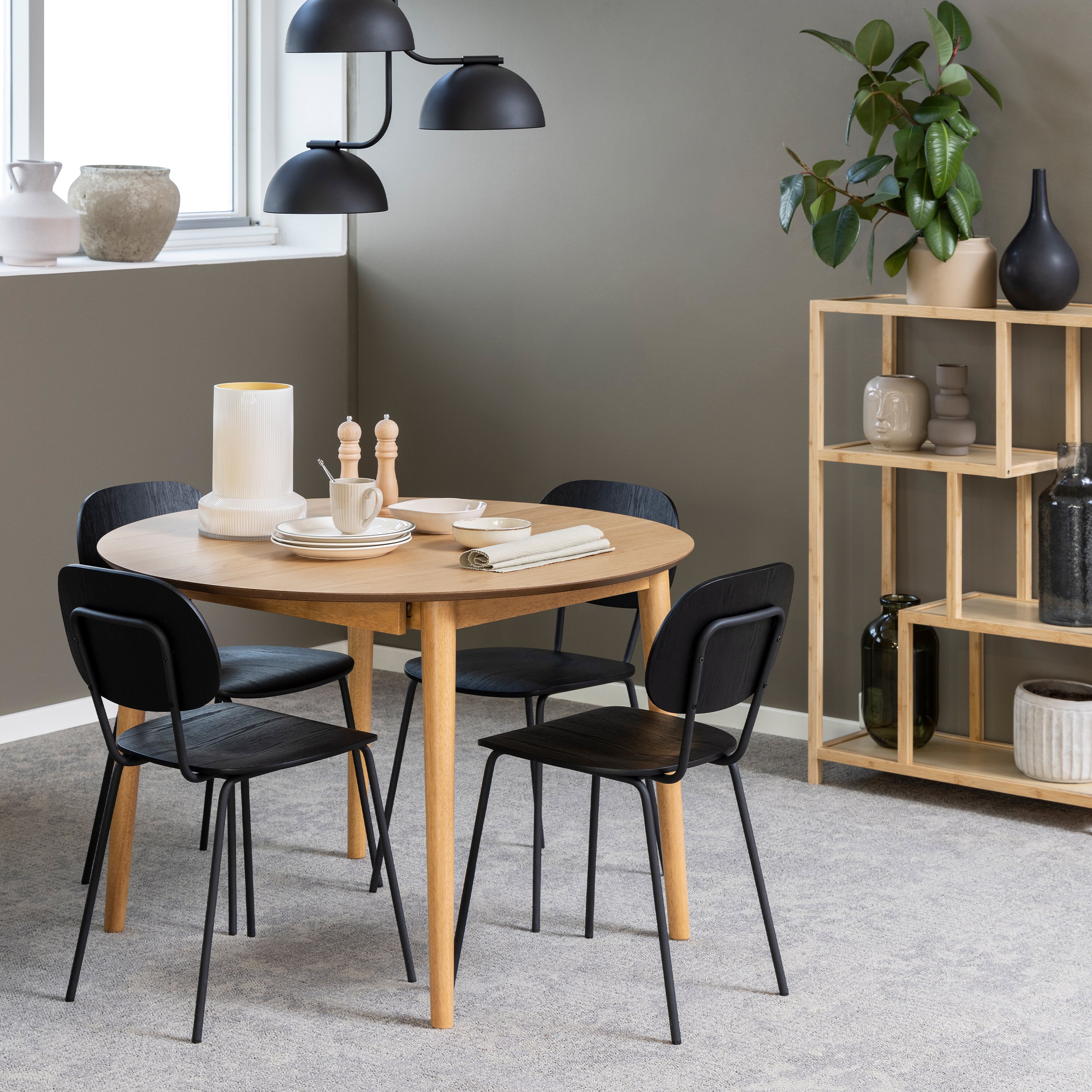 Montreux Round Extending Dining Table in Oak 115-154 cm