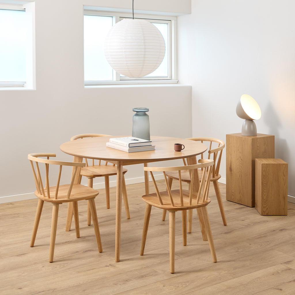 Nagano Round Dining Table in Oak Included 4 Ida Dining Chair in Oak