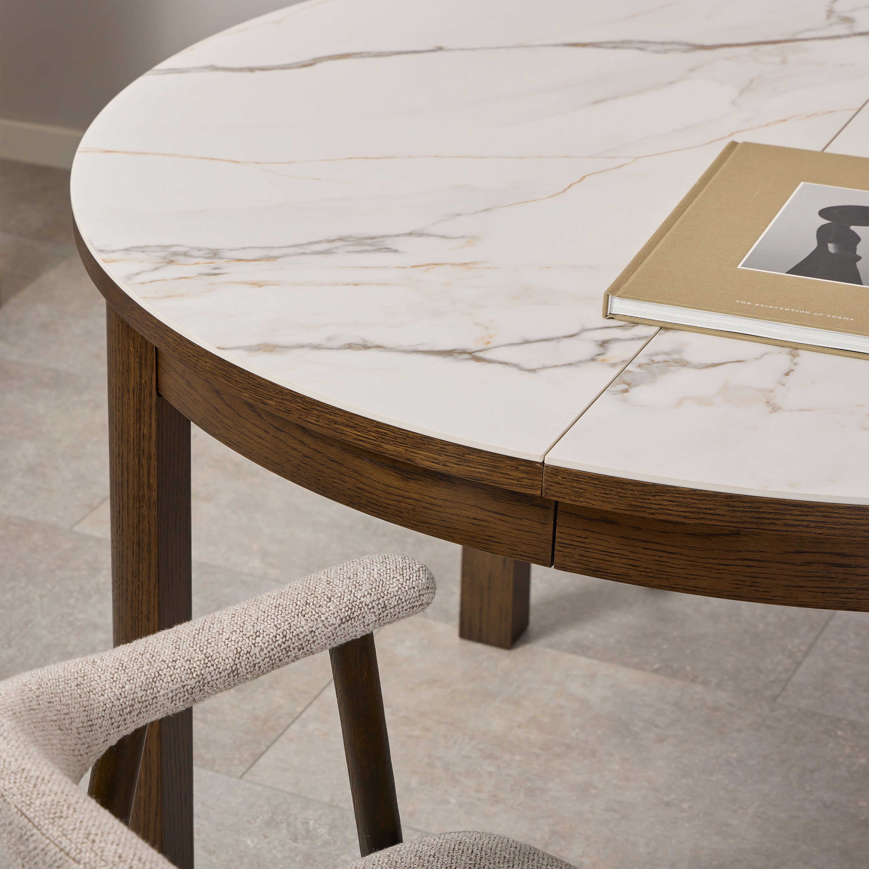 Southampton Round Extendable Dining Table in Cream Ceramic 120/220 x 120 x 75cm